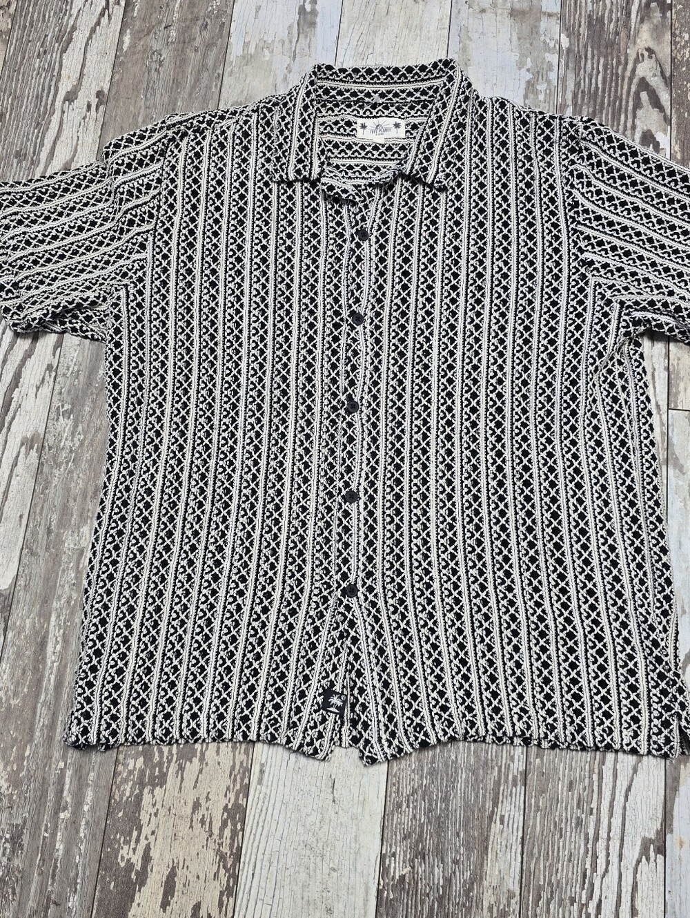 NWOT Free Planet Crochet Men's Black White Geometric Print Button-Front Shirt XL